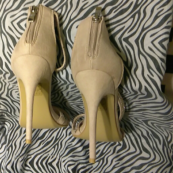 Shoes - Picture 3 of 7